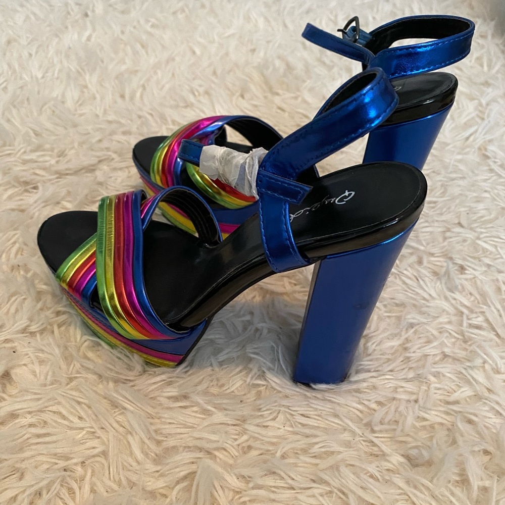 Brand new fashion Nova platform sandals